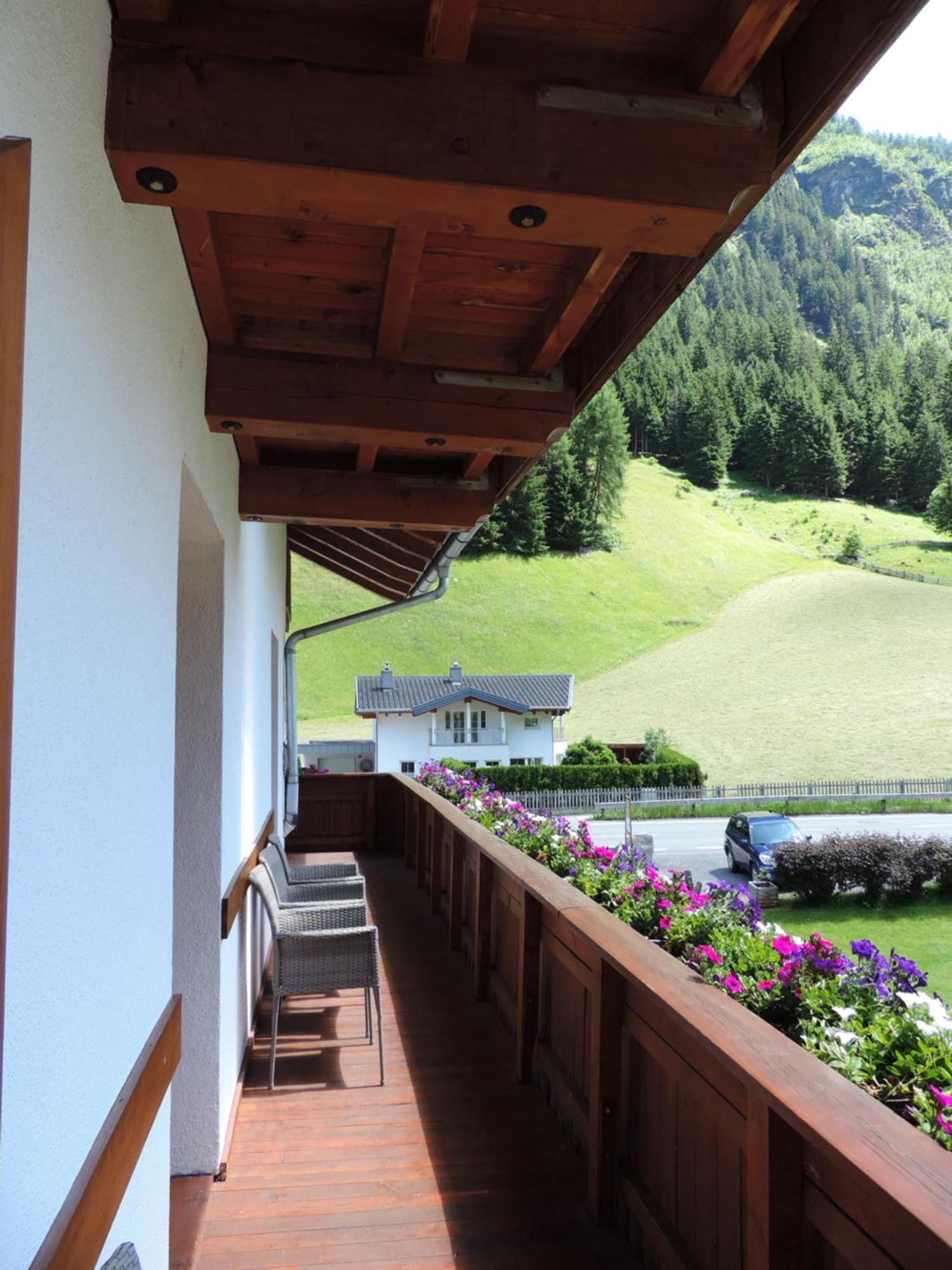 Haus Renate Aparthotel Kaunertal Exterior photo