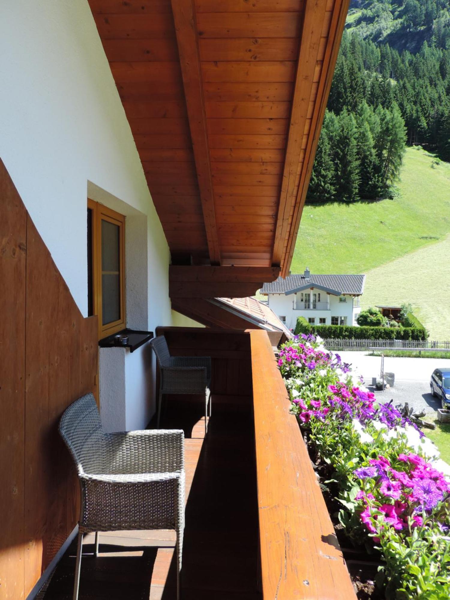 Haus Renate Aparthotel Kaunertal Exterior photo