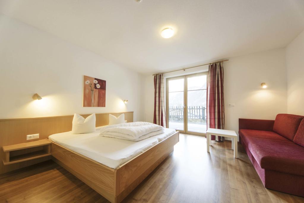 Haus Renate Aparthotel Kaunertal Room photo