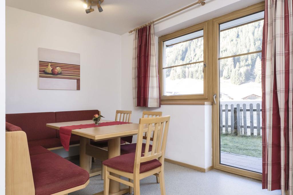 Haus Renate Aparthotel Kaunertal Room photo