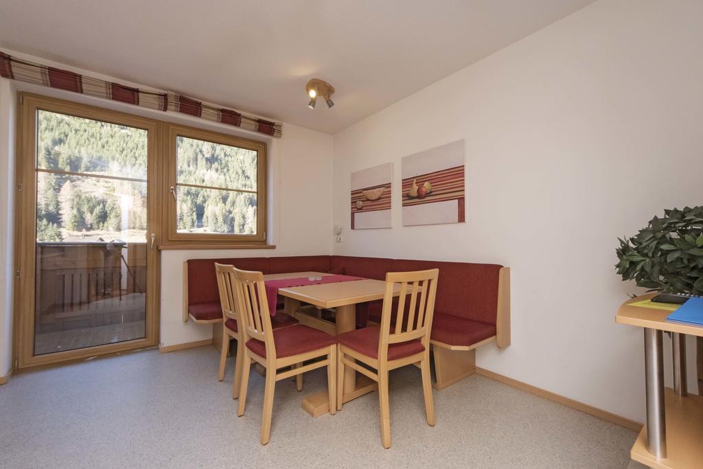 Haus Renate Aparthotel Kaunertal Room photo